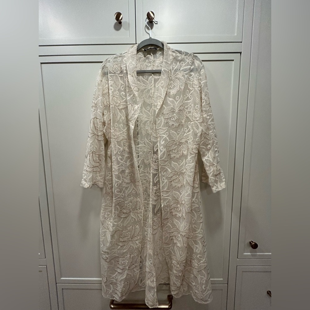 Francesca Bettini Made in Italy Lace flower robe/jacket